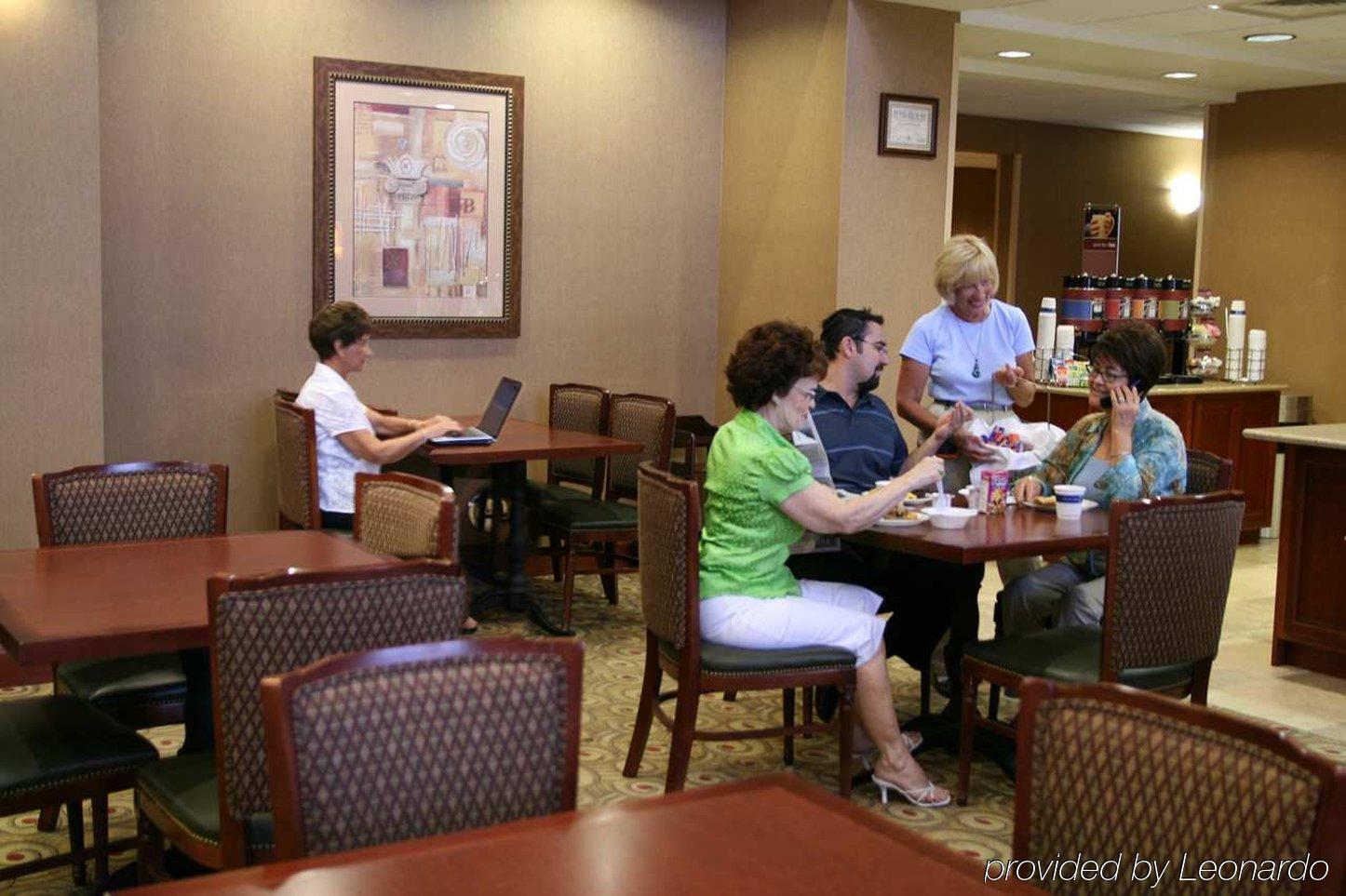 햄튼 인 앤 스위트 서프라이즈 호텔 레스토랑 사진